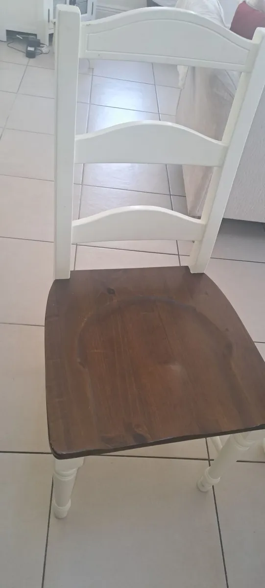 Table and Chairs - Image 3