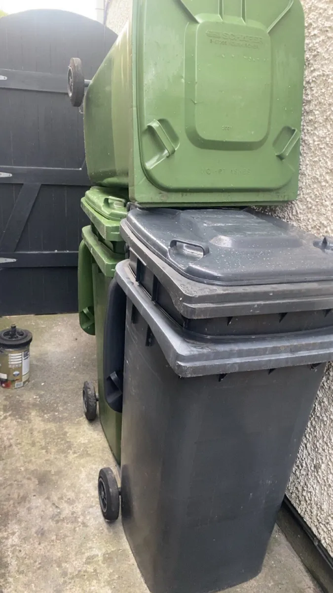 Wheelie bins like new (read description) - Image 2