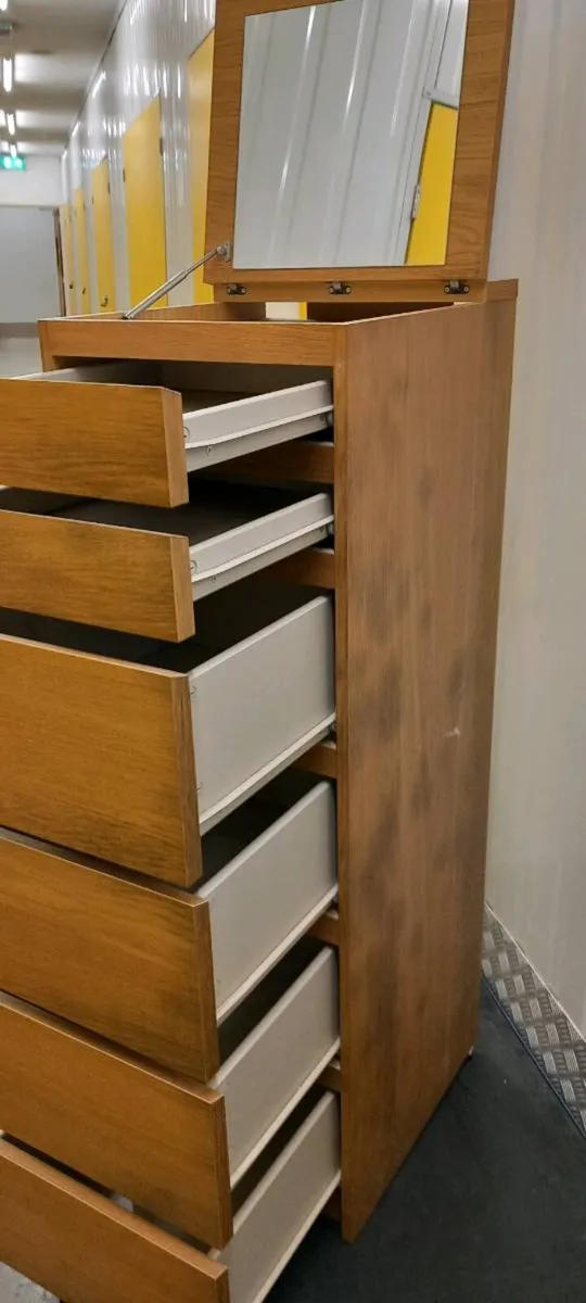 Tall boy  looker - Image 2