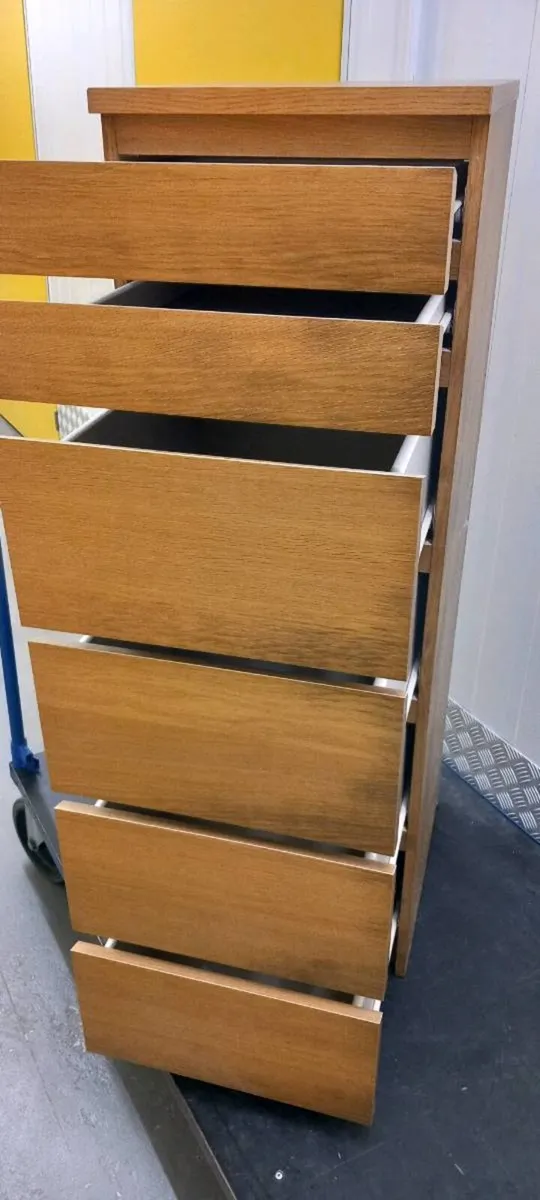 Tall boy  looker - Image 3