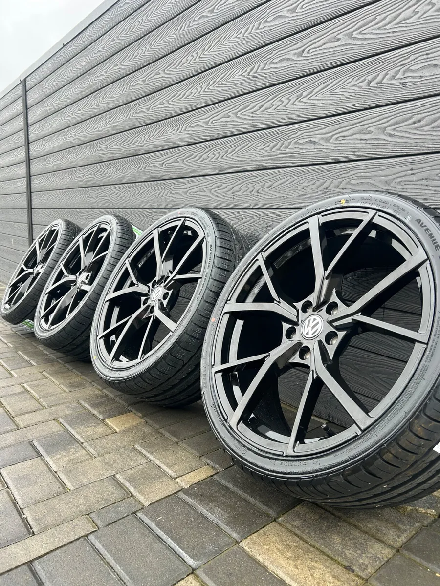 19” NEW VOLKSWAGEN ESTROIL ALLOY WHEELS & TYRES - Image 1