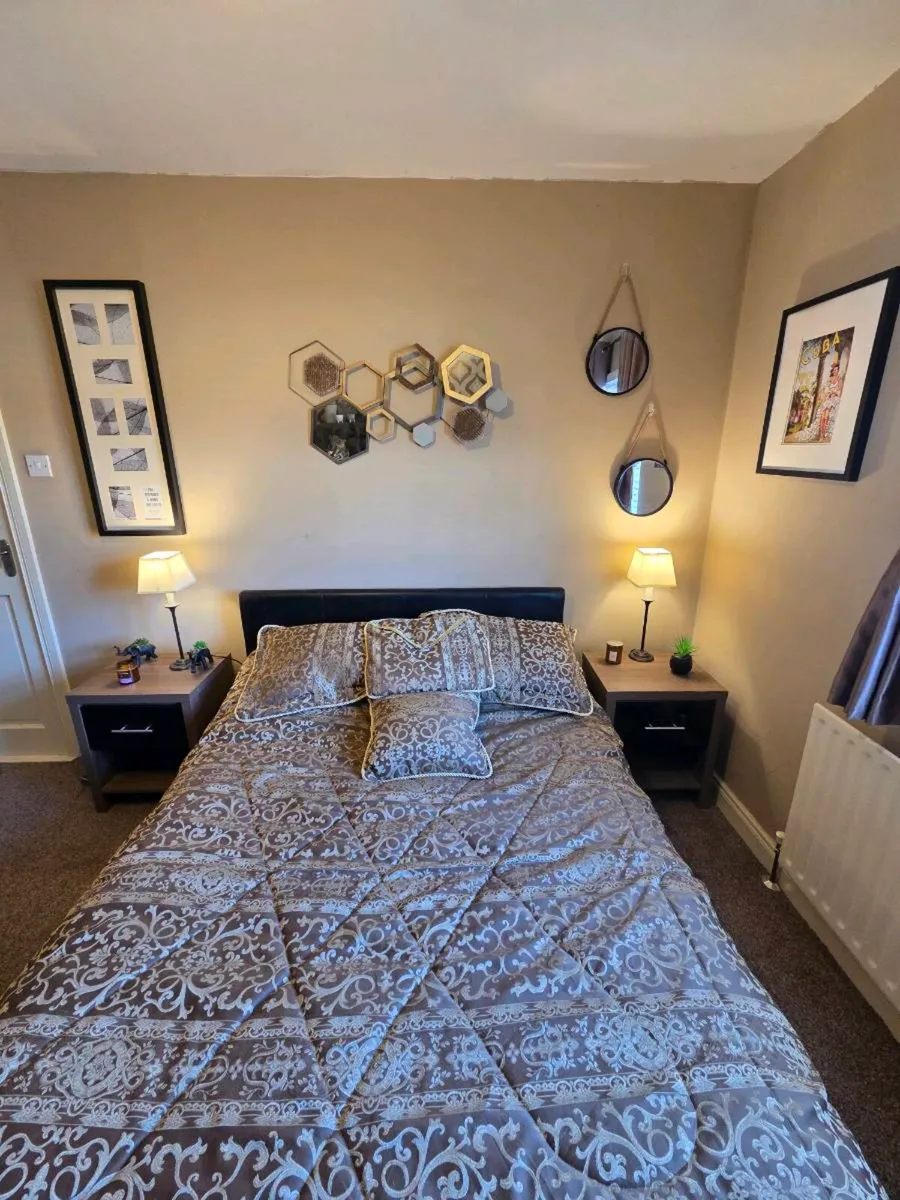 Modern Matching Bedroom Set – Excellent Condition - Image 4