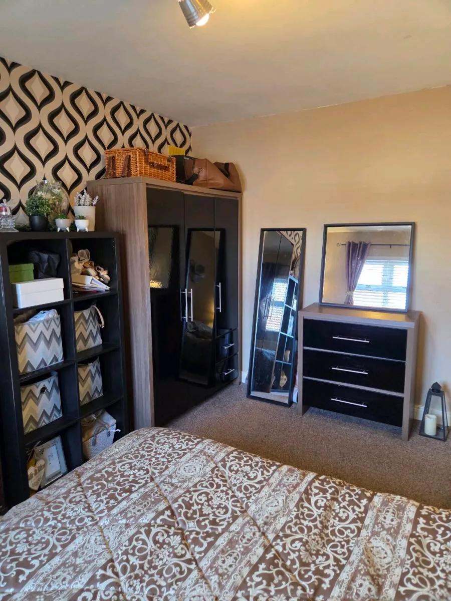 Modern Matching Bedroom Set – Excellent Condition - Image 3