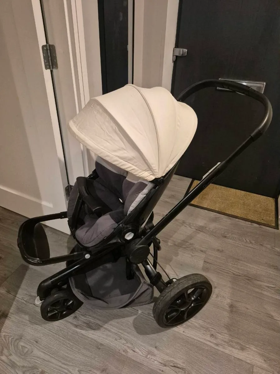 Stroller - Image 2