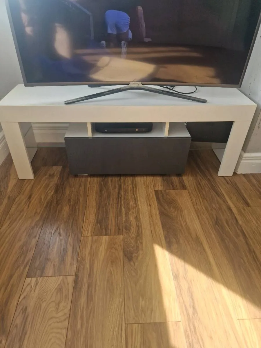 TV unit - Image 1