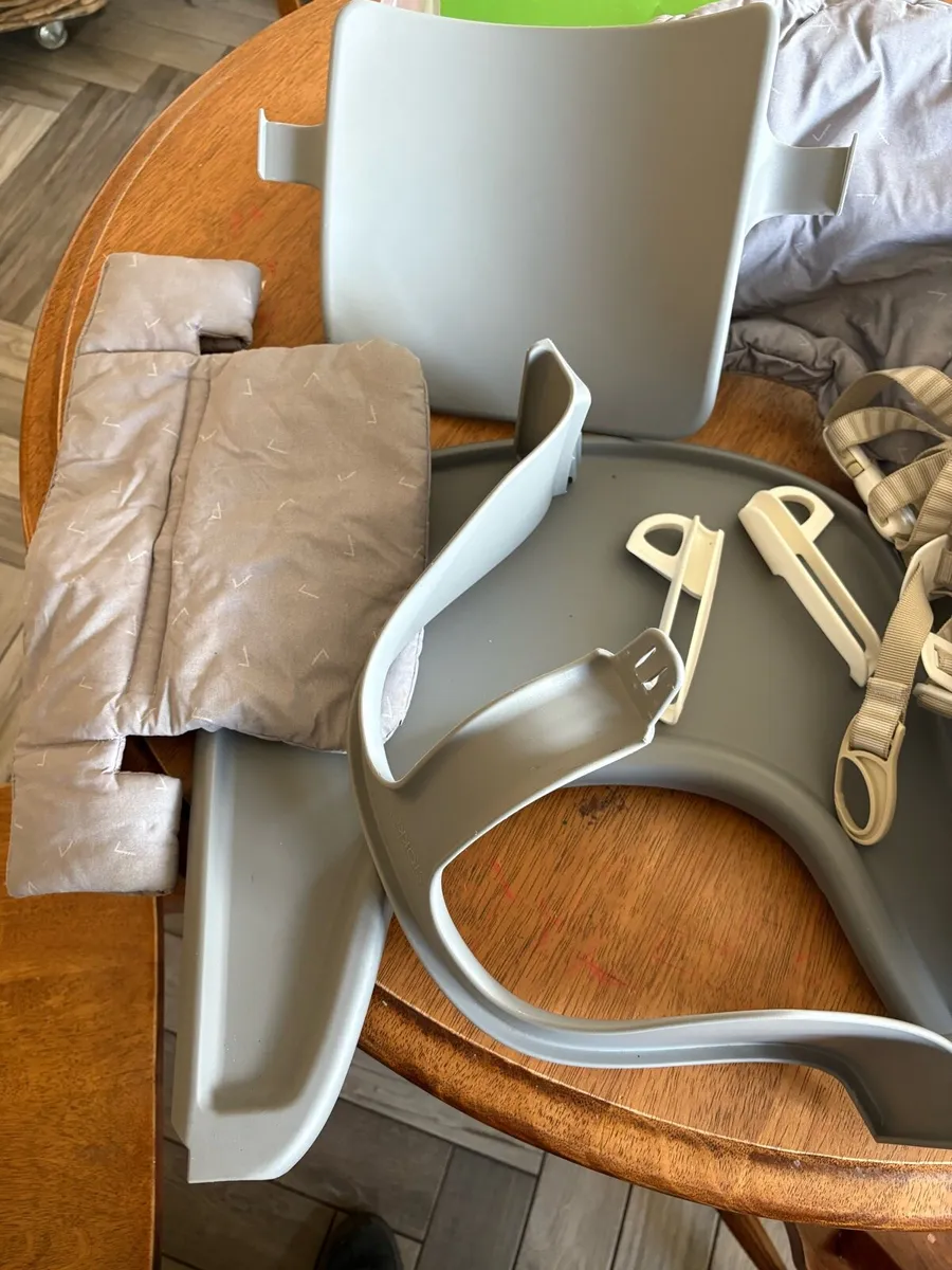 Tripptrapp withbaby seat & high chair accessories - Image 4