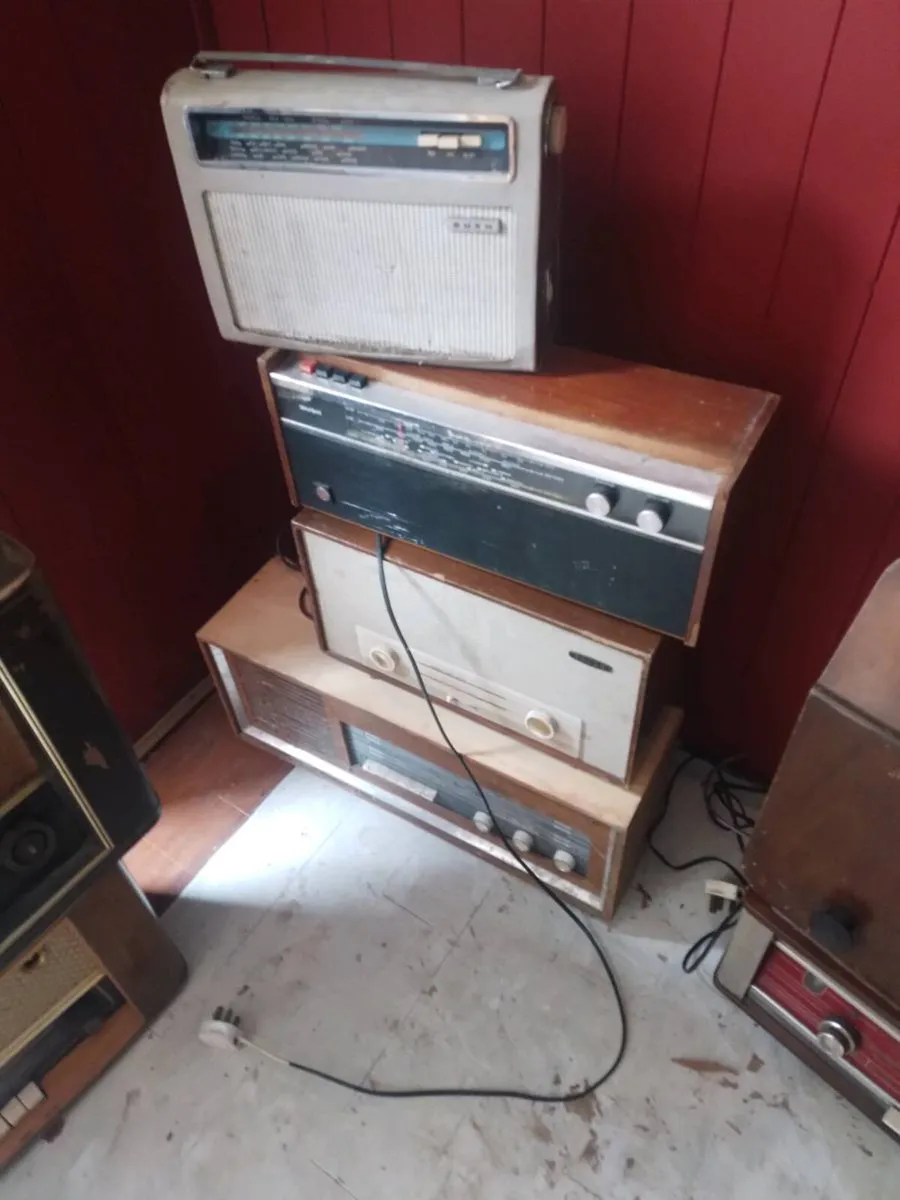 Old vintage radios - Image 3
