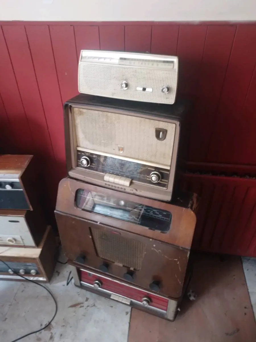Old vintage radios - Image 4