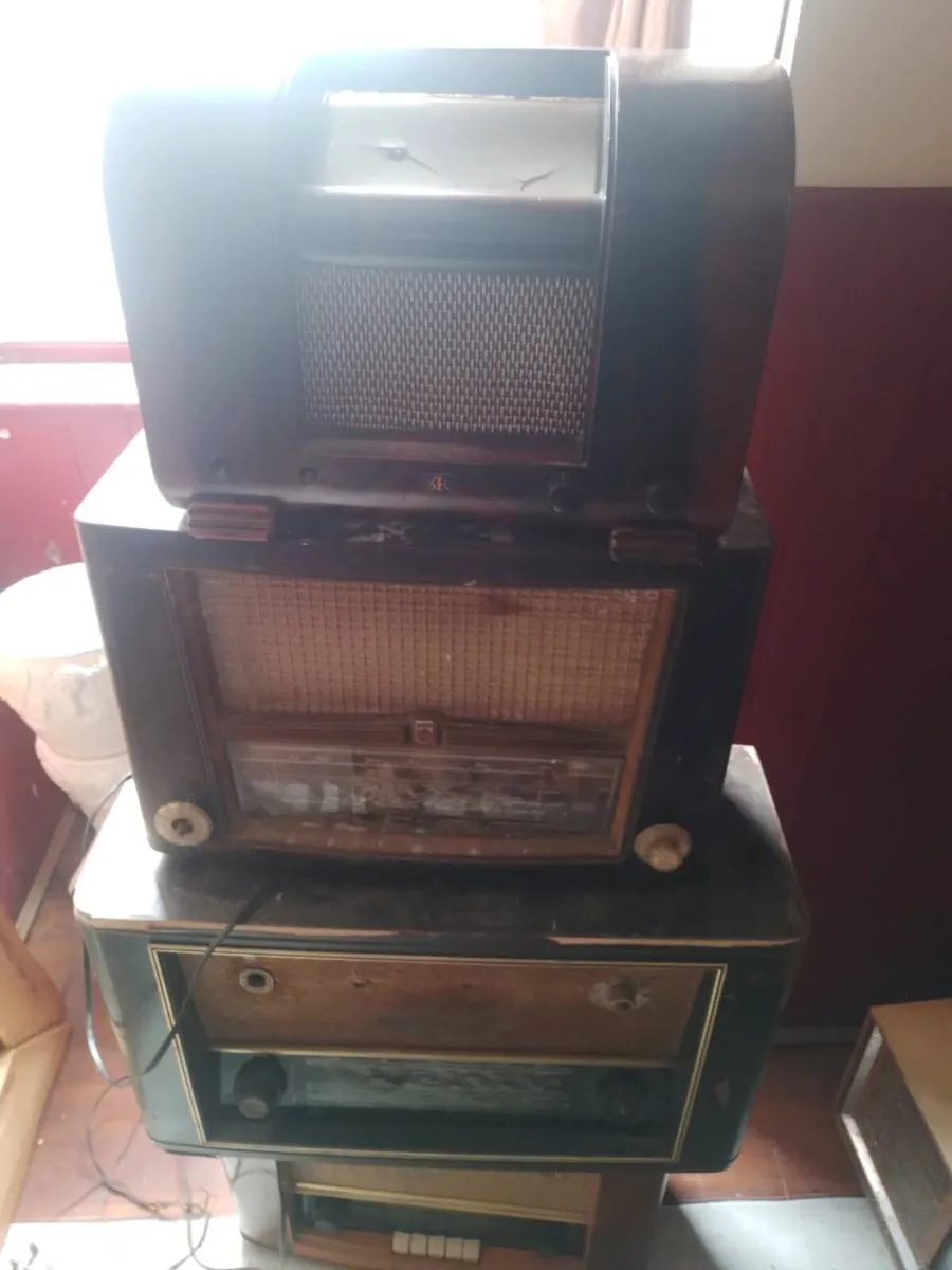 Old vintage radios - Image 1