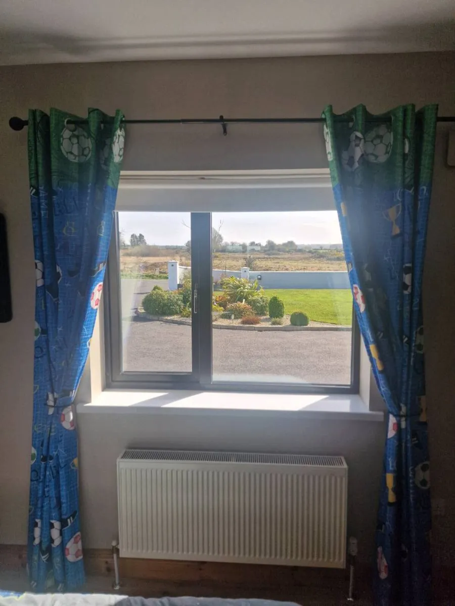 Curtains Childs Bedroom - Image 2