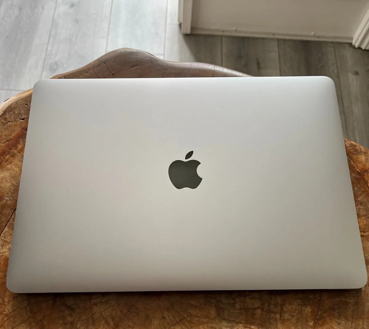 MacBook Air 13” (2020) – Intel i5 – 8GB RAM - Image 1