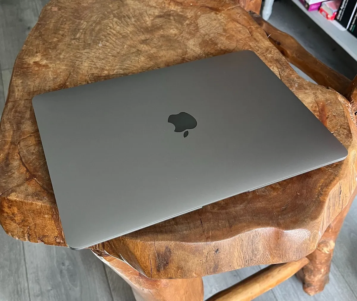 MacBook Air 13” (2020) – Intel i5 – 8GB RAM - Image 2