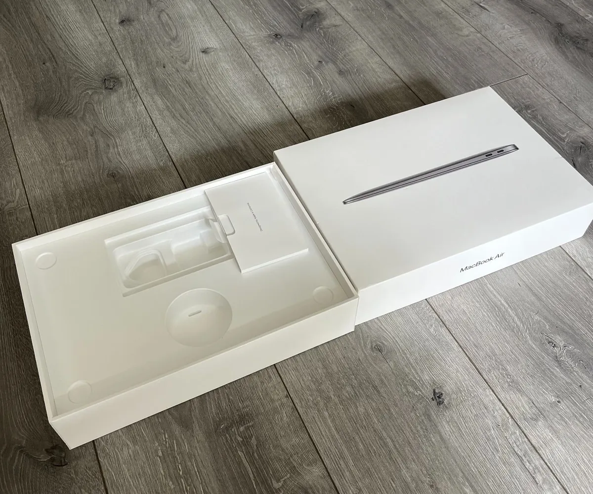 MacBook Air 13” (2020) – Intel i5 – 8GB RAM - Image 4