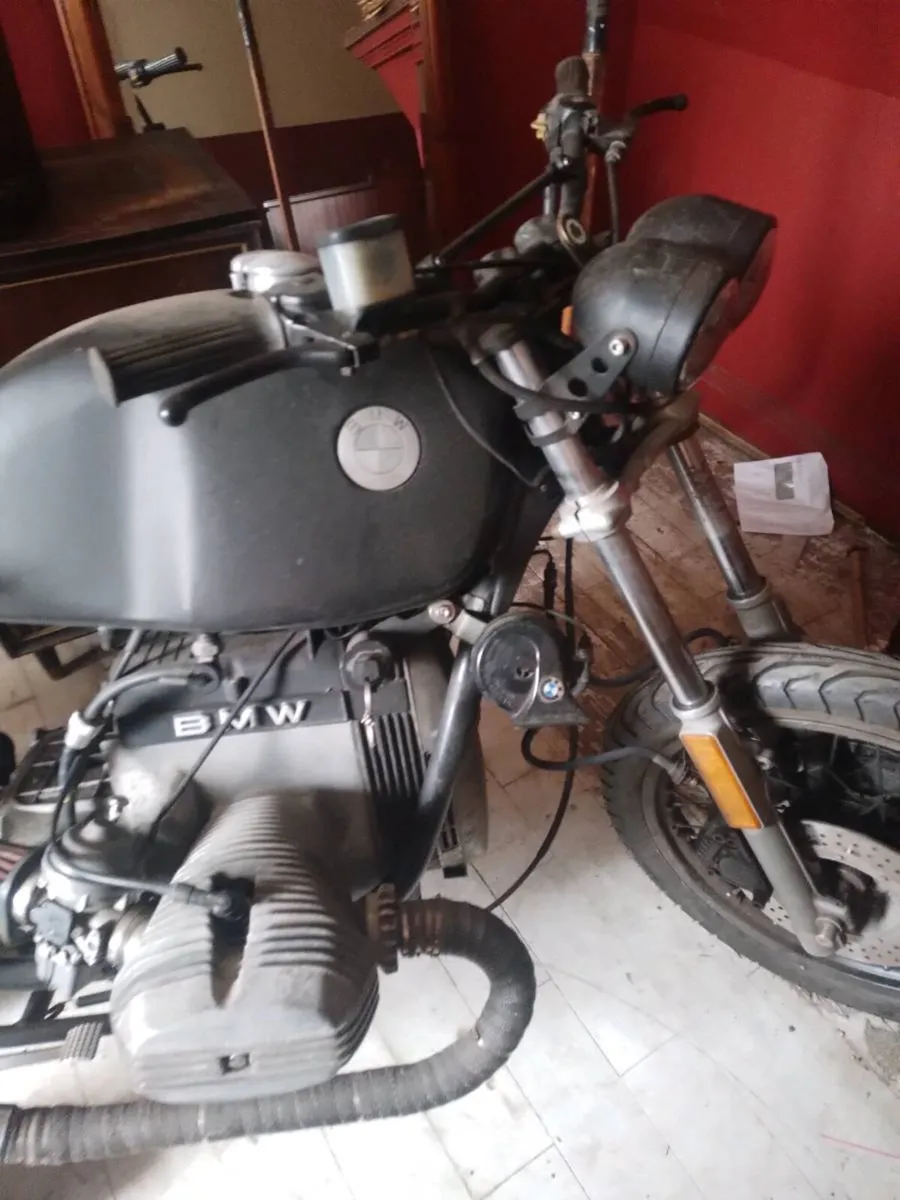 Old BMW bick - Image 1