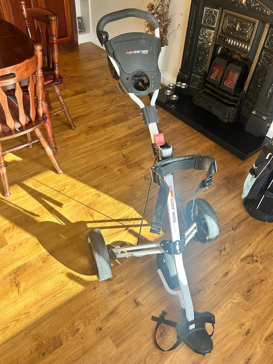 Golf trolley - Image 1