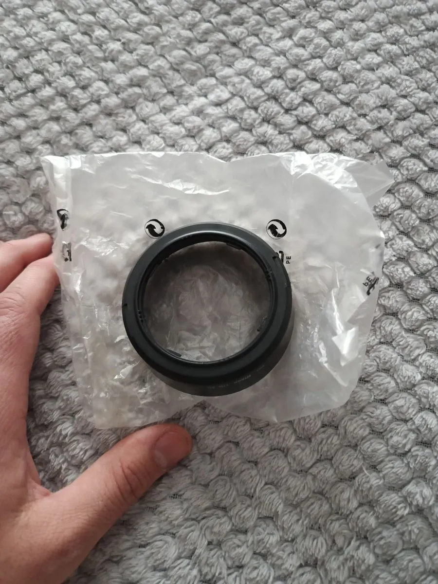 Nikon HB-45 lens hood - Image 1