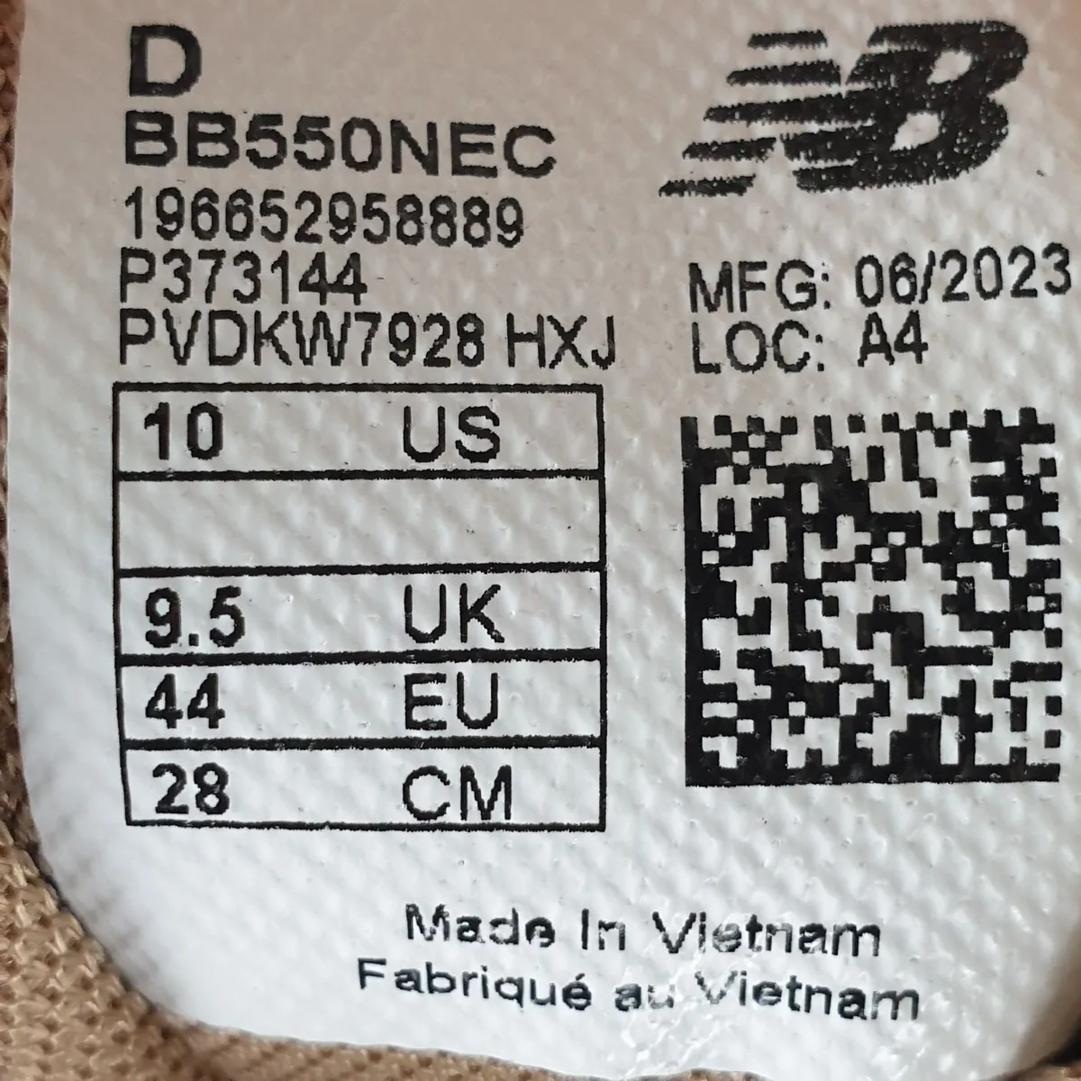 New Balance 550 leather Suede trainers size 9.5 - Image 4