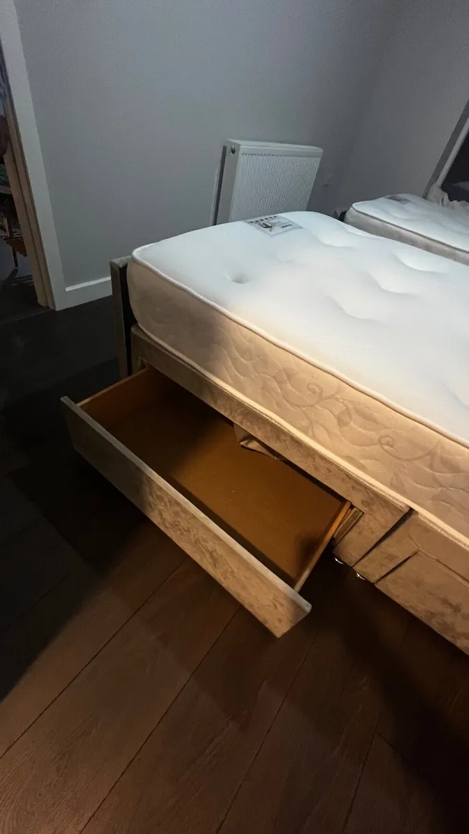 Single beds with mattress: As good as New - Image 3