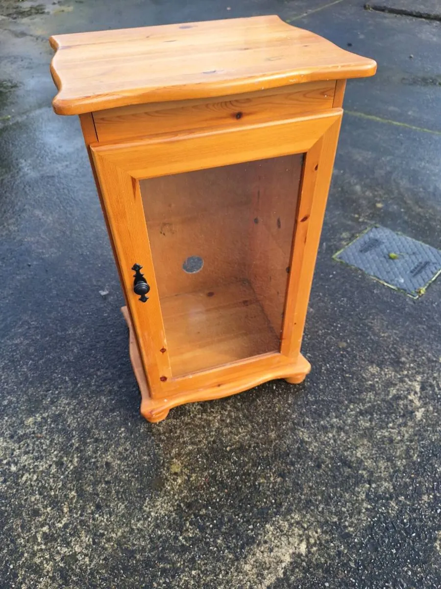 Lovely wooden unit with glass door - Image 1