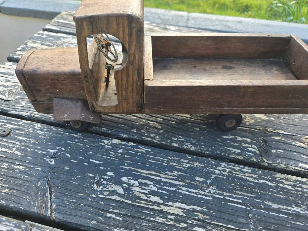 Scratch vintage model truck - Image 2