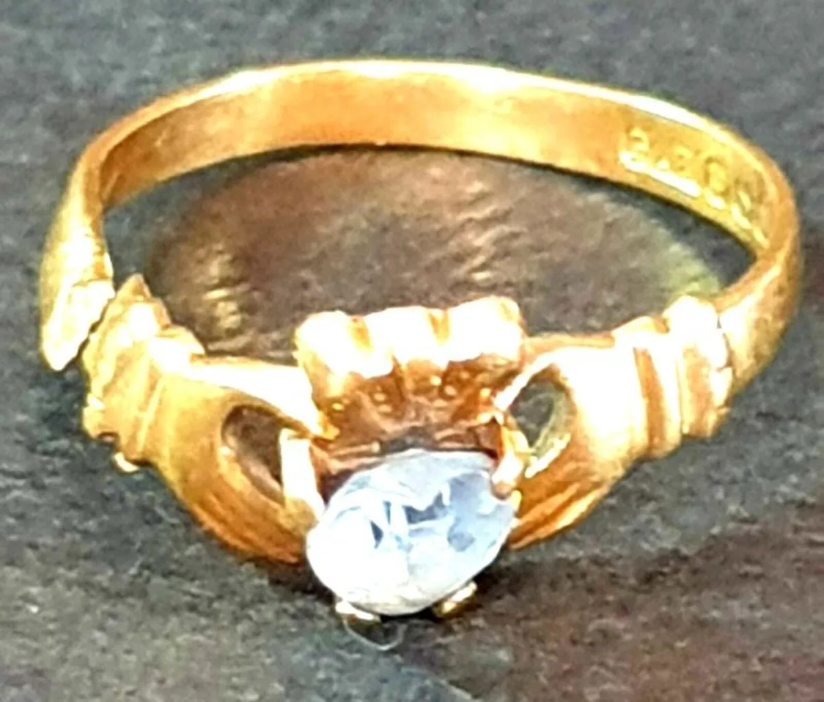 Vintage 9ct Gold Aquamarine Claddagh Ring - Image 1