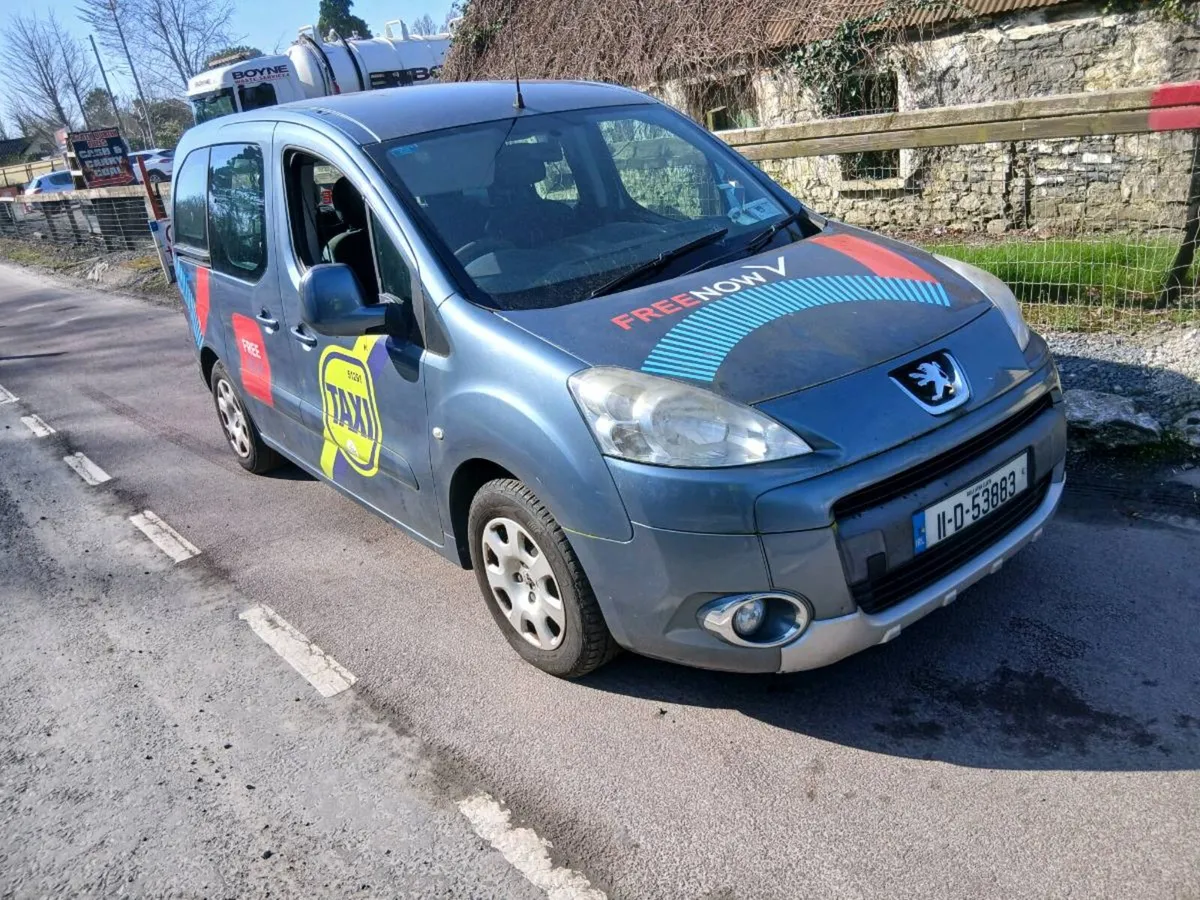 2011 Peugeot partner 5 seater wheel chair bus - Image 1