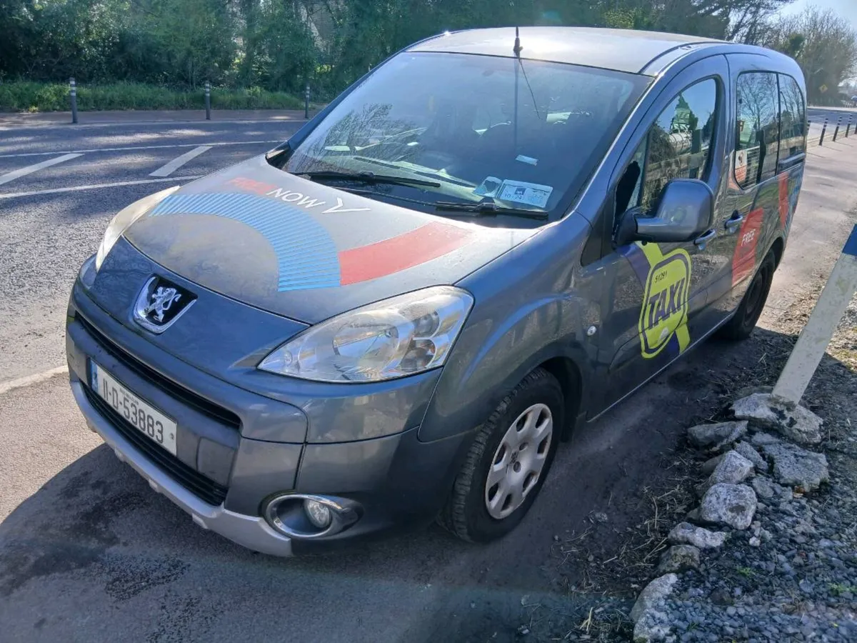 2011 Peugeot partner 5 seater wheel chair bus - Image 2