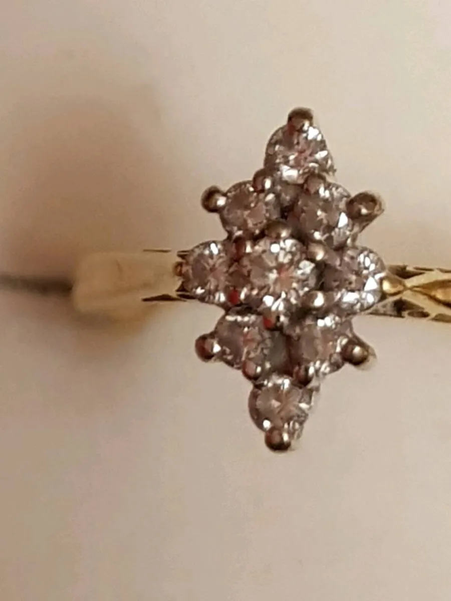 18ct gold diamond cluster ring - Image 1
