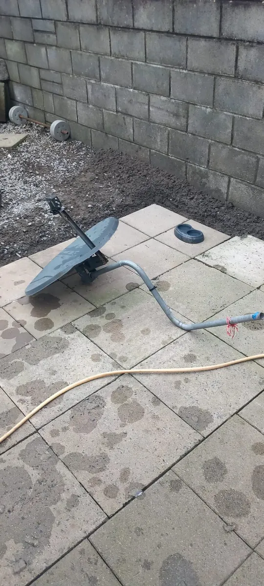 Satellite dish and sky box - Image 4