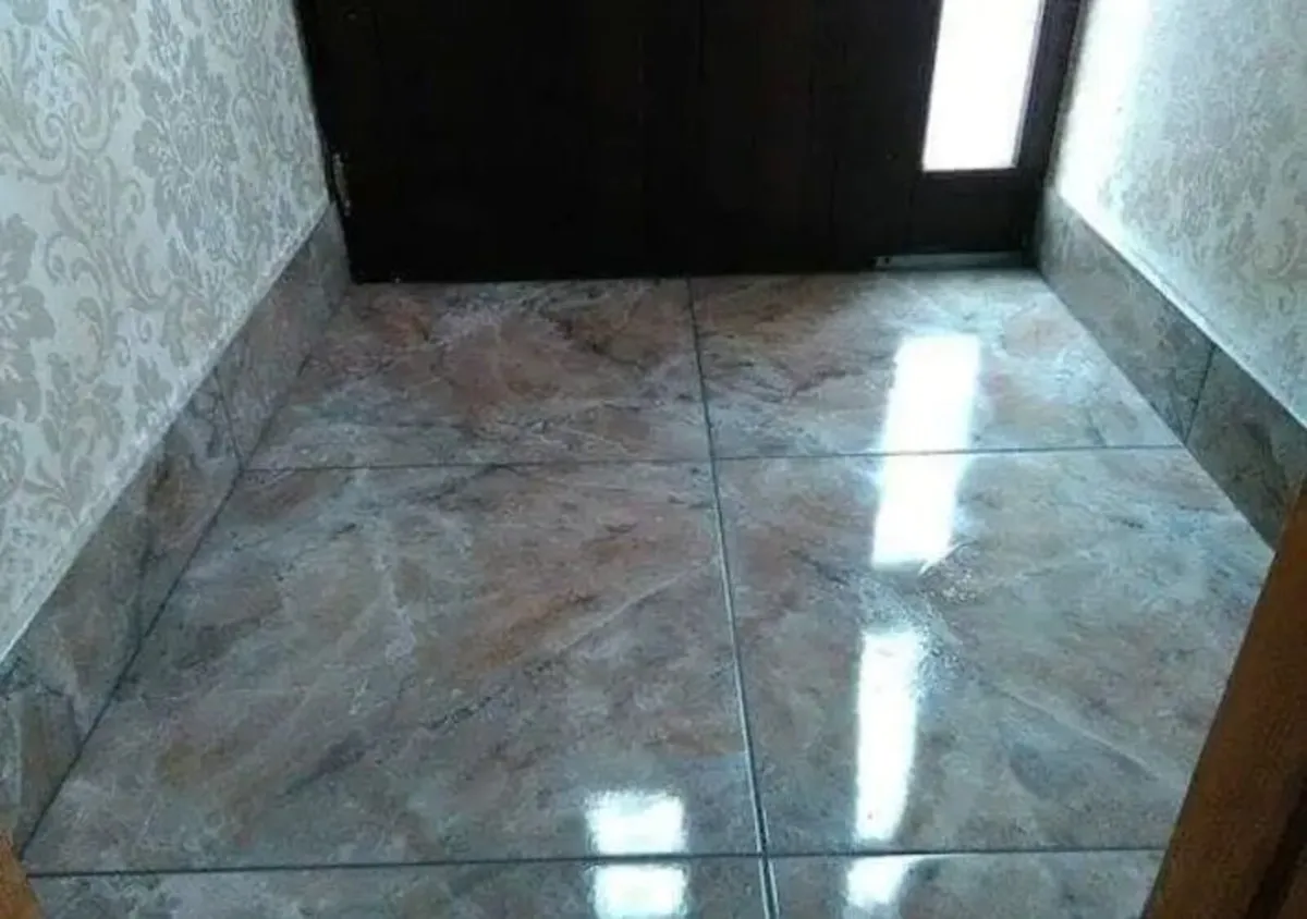 Timber laminated Tiled flooring - Image 3