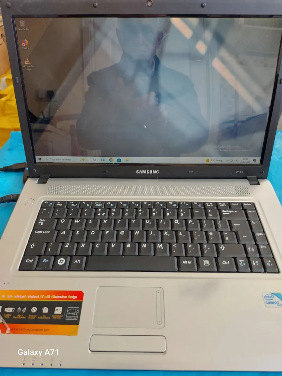 Samsung 15 inch Laptop, Model NP-R519, Windows 10, - Image 1