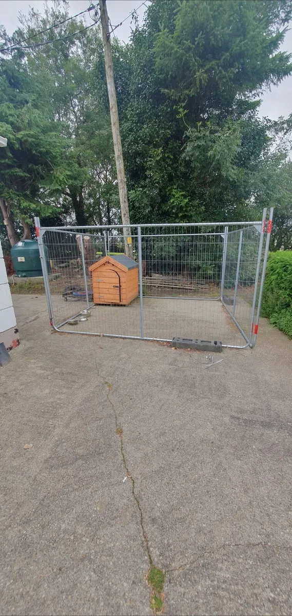 4 security panels - Image 1