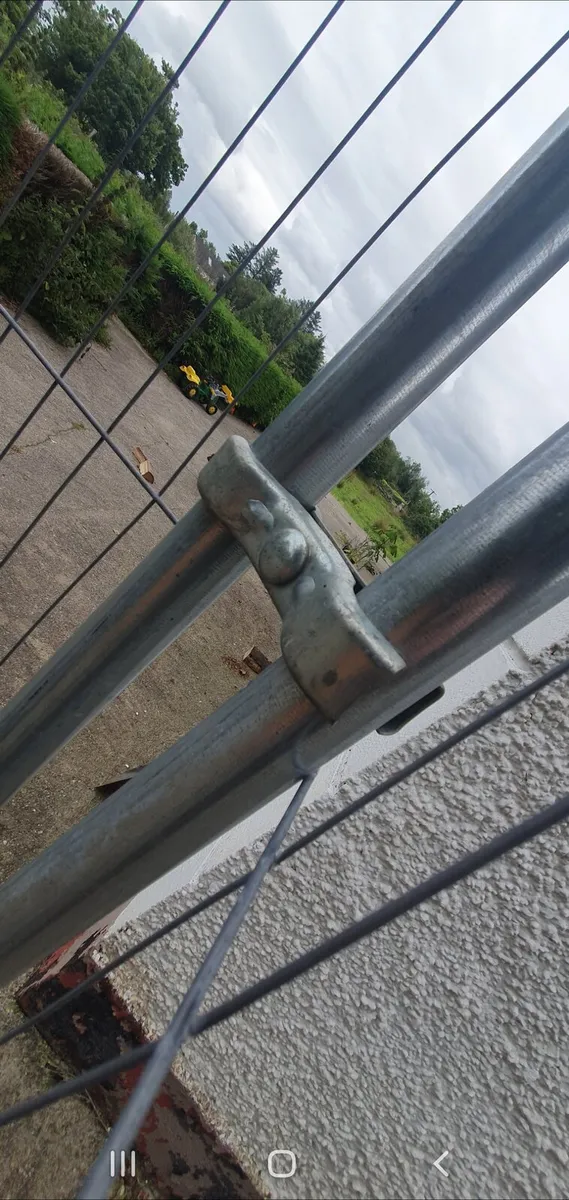 4 security panels - Image 2