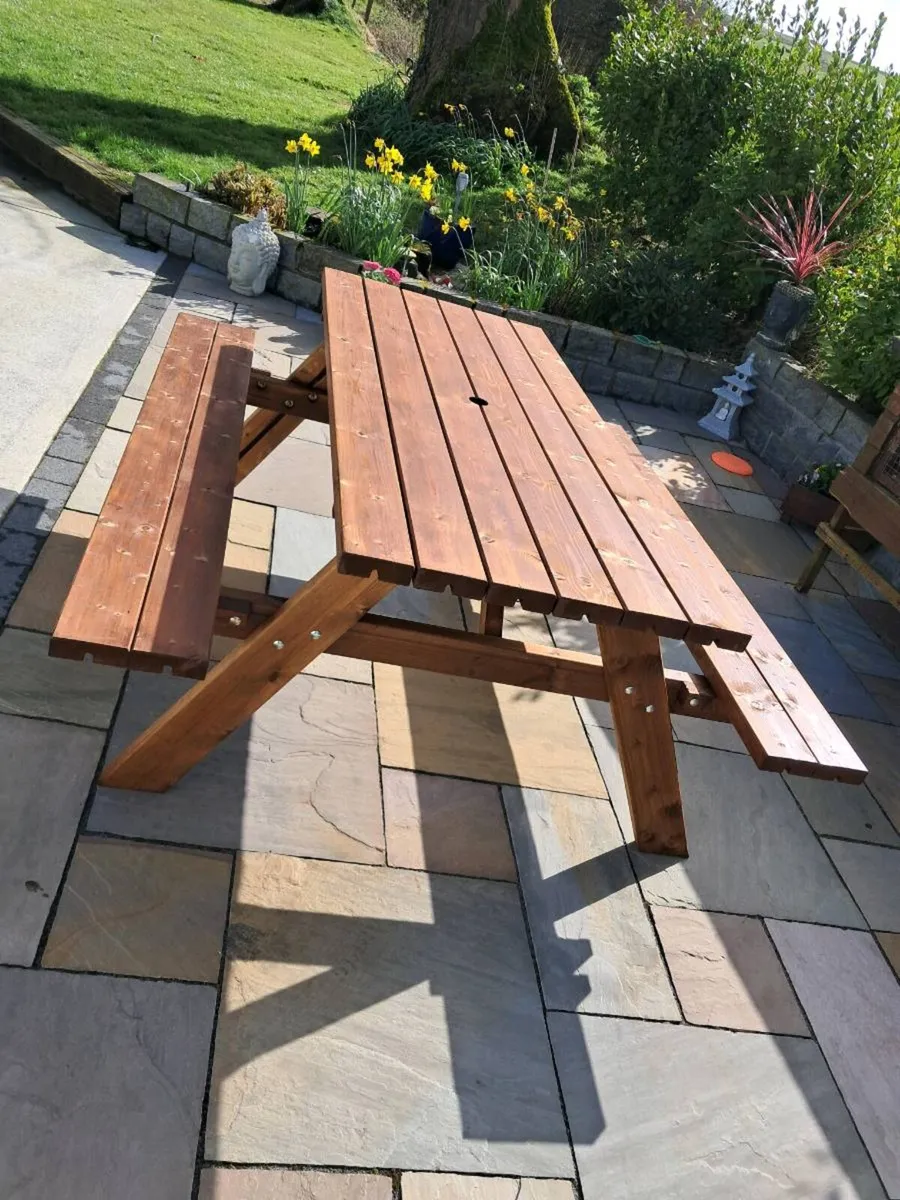 Picnic bench - Image 1