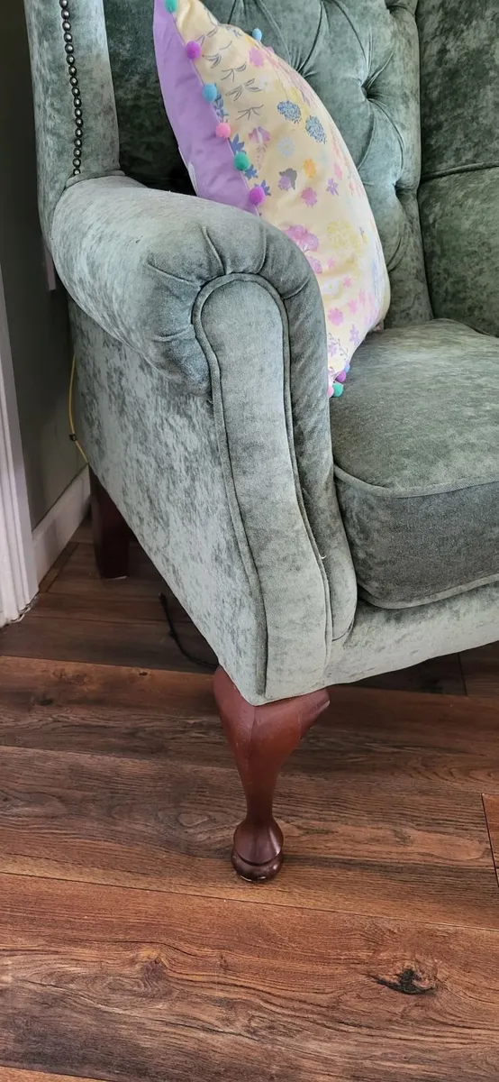 Fireside couch and chair - Image 3