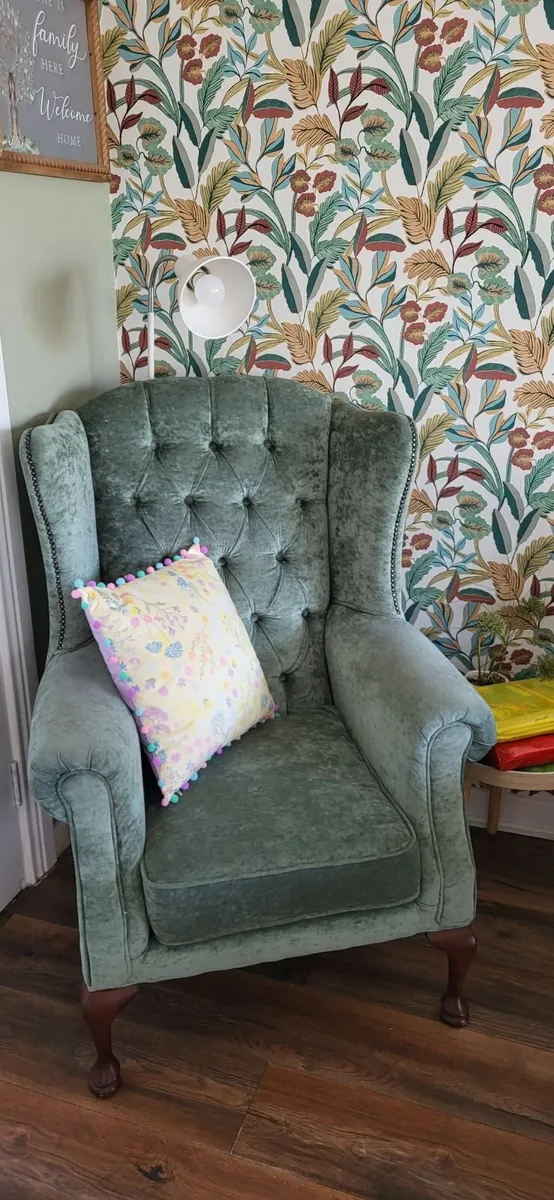 Fireside couch and chair - Image 4