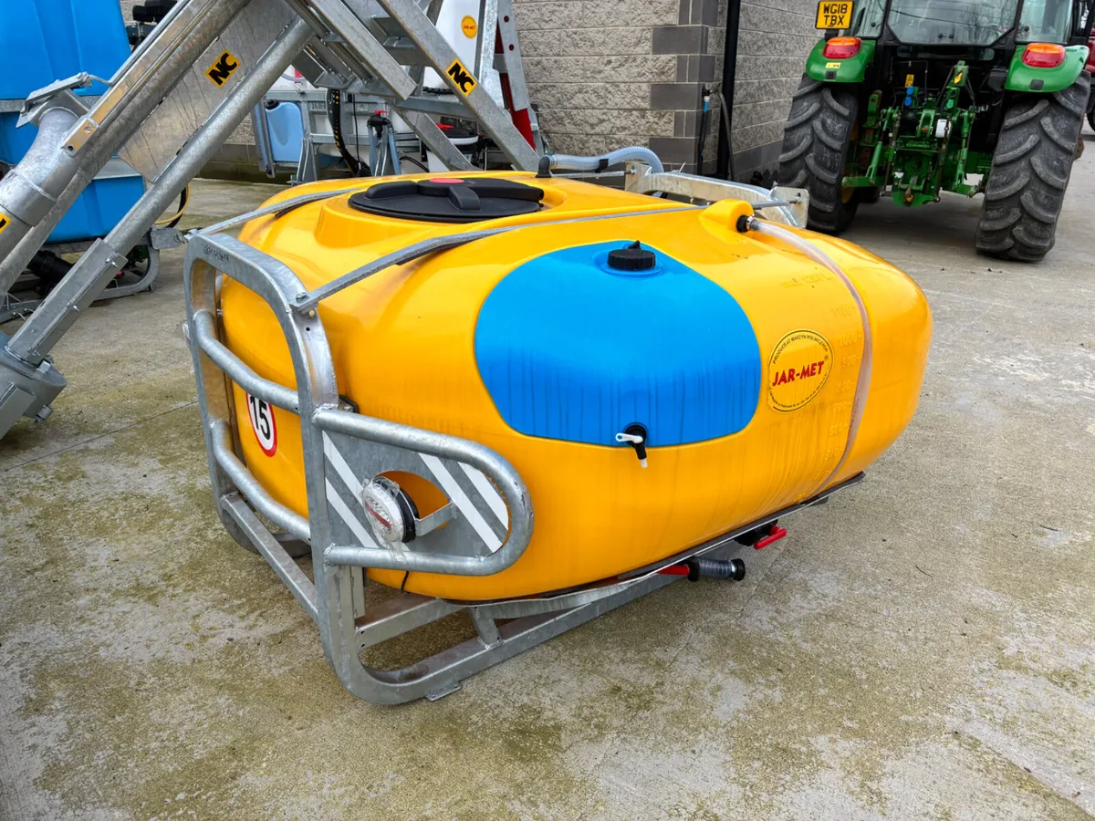 1200lt Front sprayer tank - Image 1