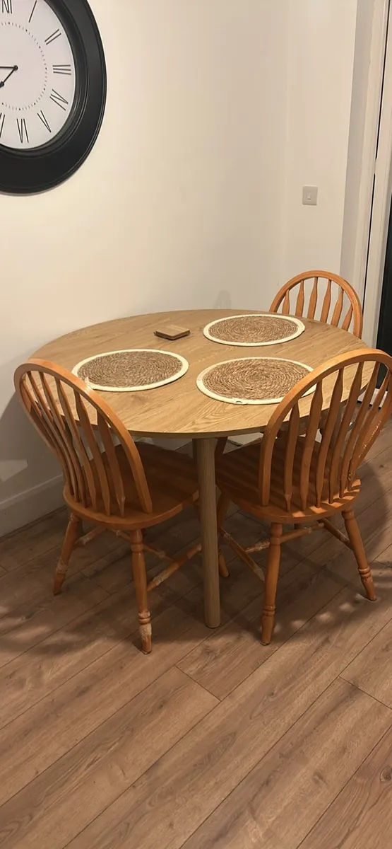 Circle table and chairs
