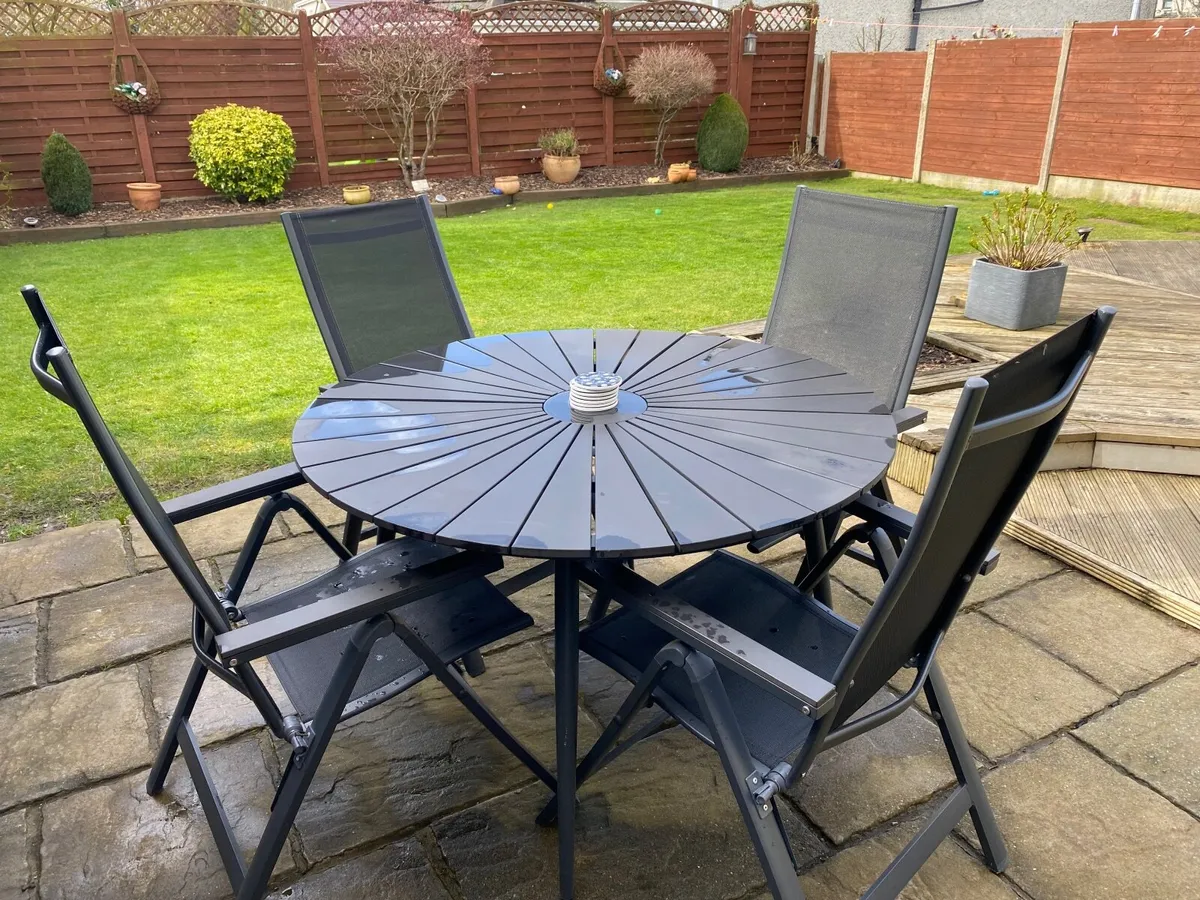 Garden furniture  table 4 chairs - Image 2