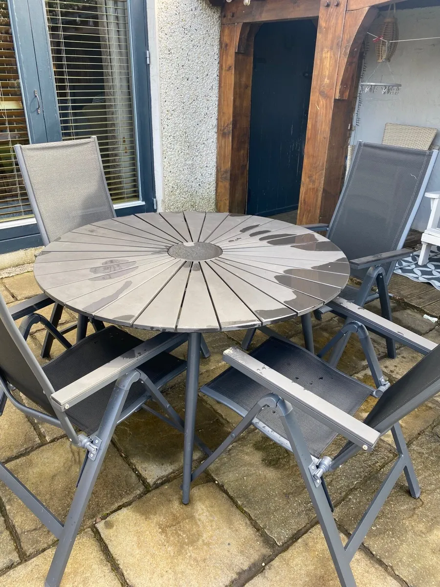 Garden furniture  table 4 chairs - Image 3