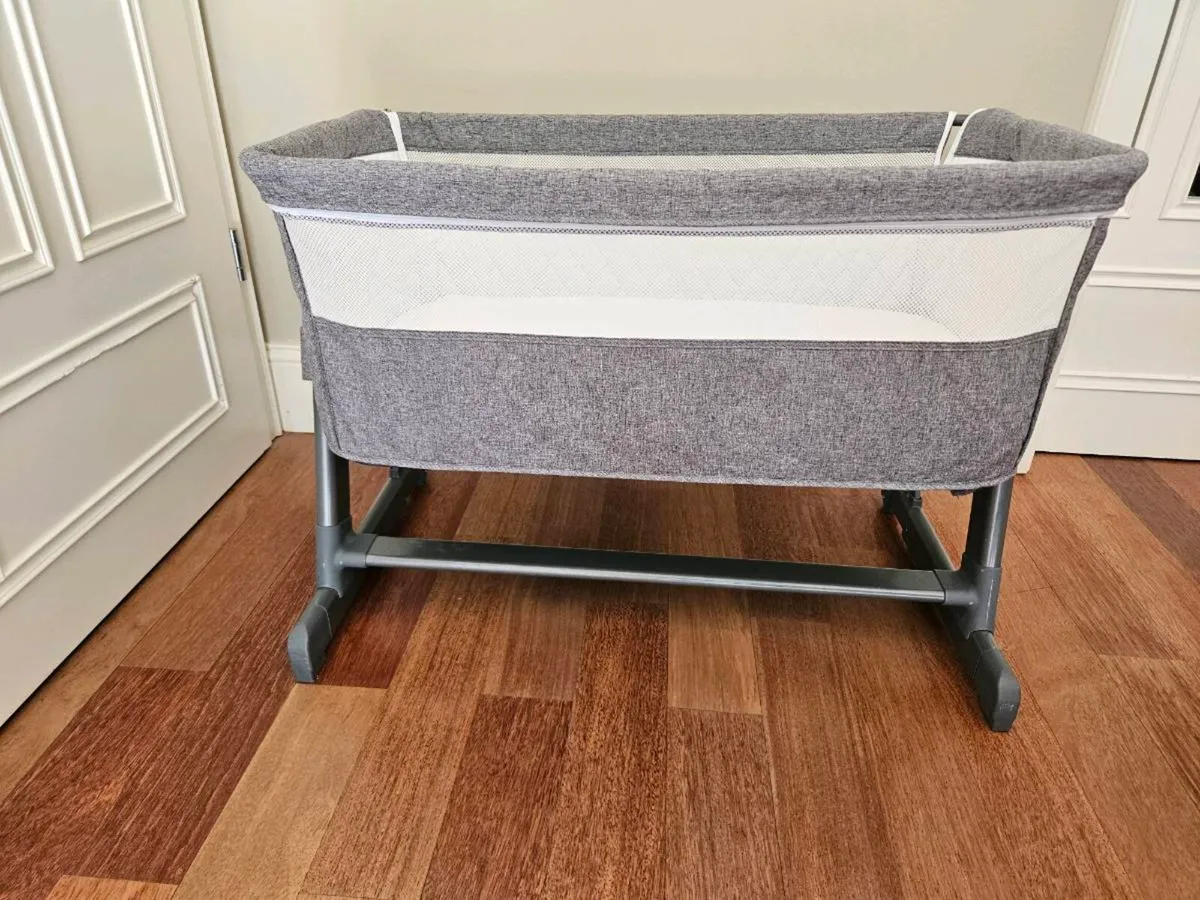 Babylo Cozi Sleeper Bedside Crib - Image 1
