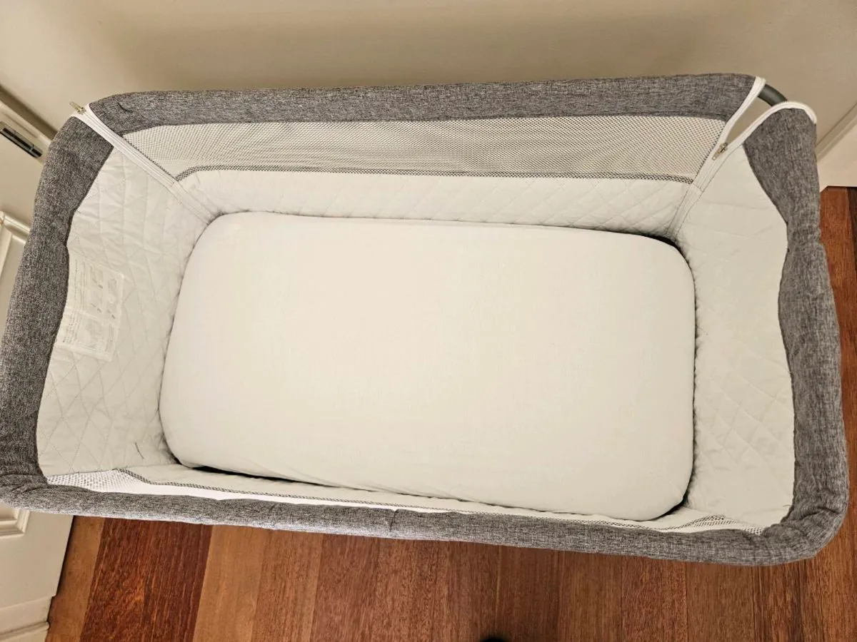 Babylo Cozi Sleeper Bedside Crib - Image 2