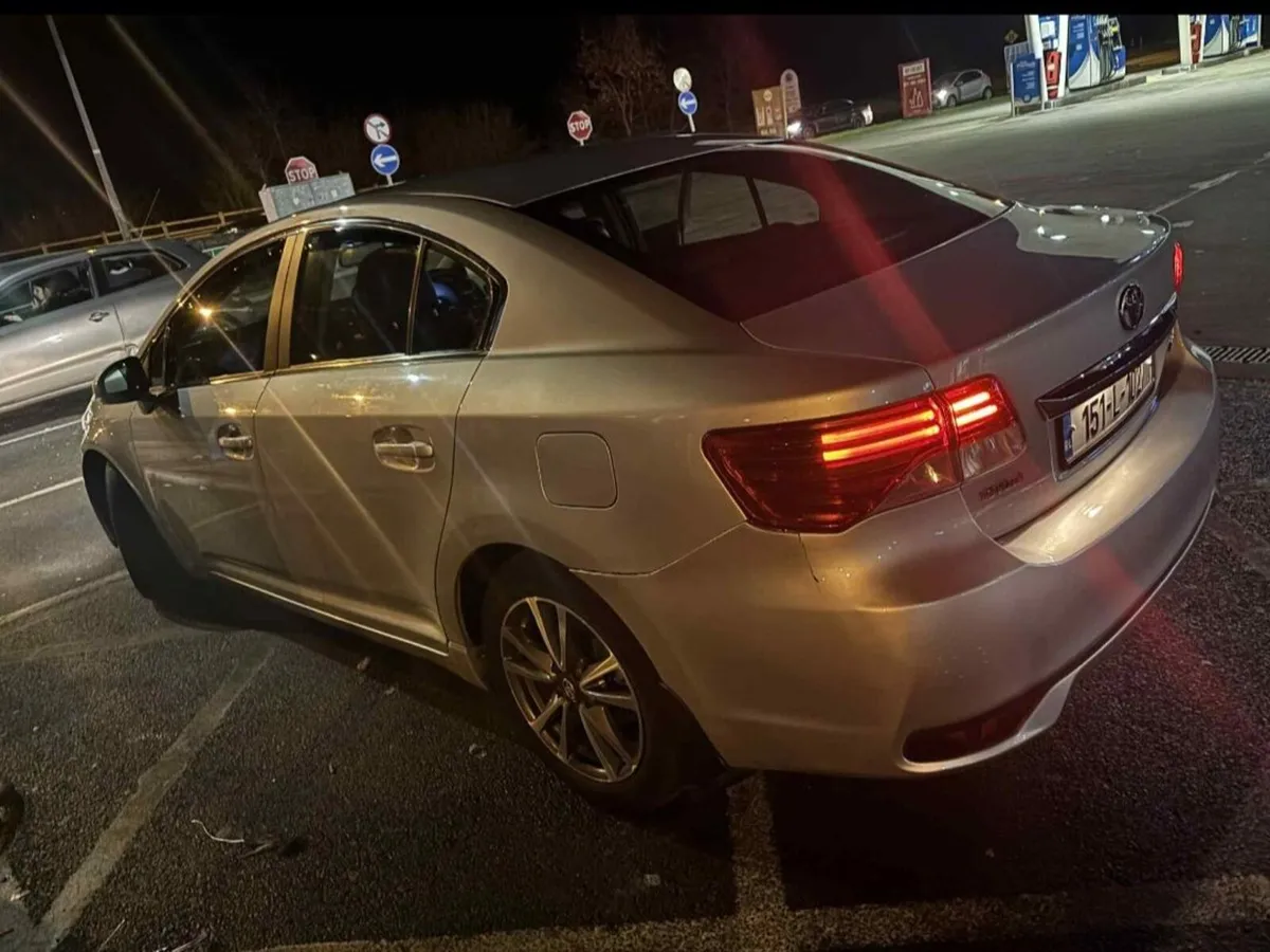 2015 Toyota Avensis 2.0 D4D - Image 3