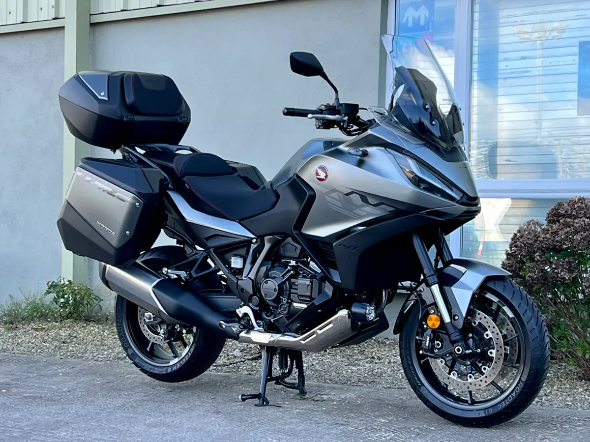 2024 Honda NT1100 DCT - Image 2