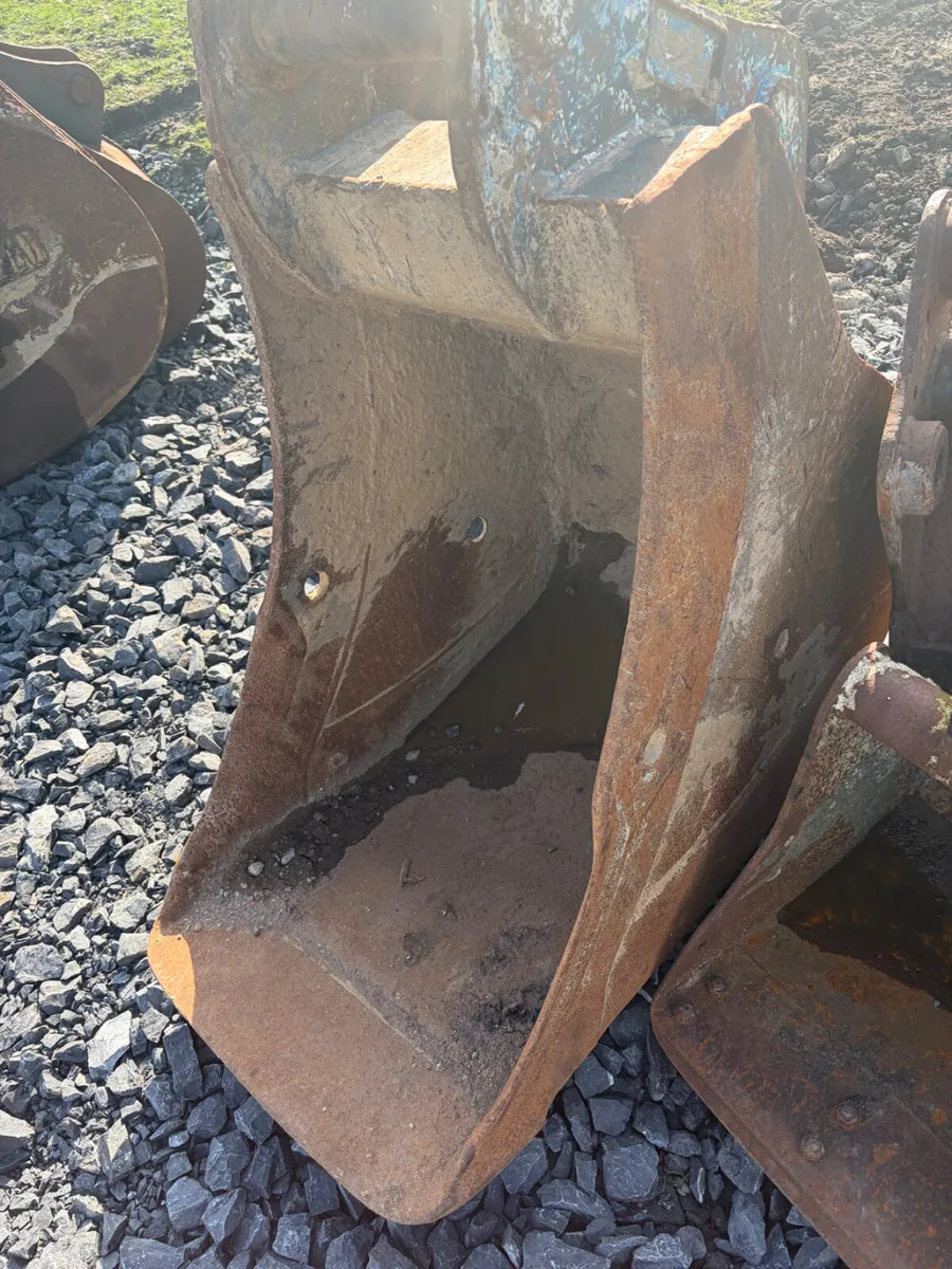 Hill 2ft gummy bucket 65mm pins - Image 1