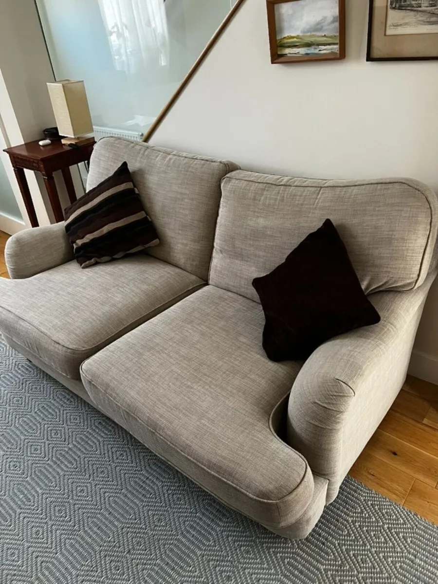 Couch with throw pillows - Image 3