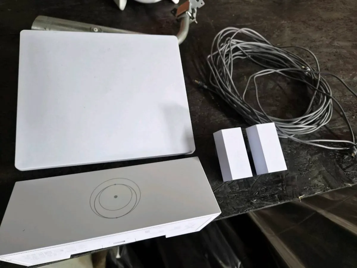Starlink mini and gen 3 router - Image 1