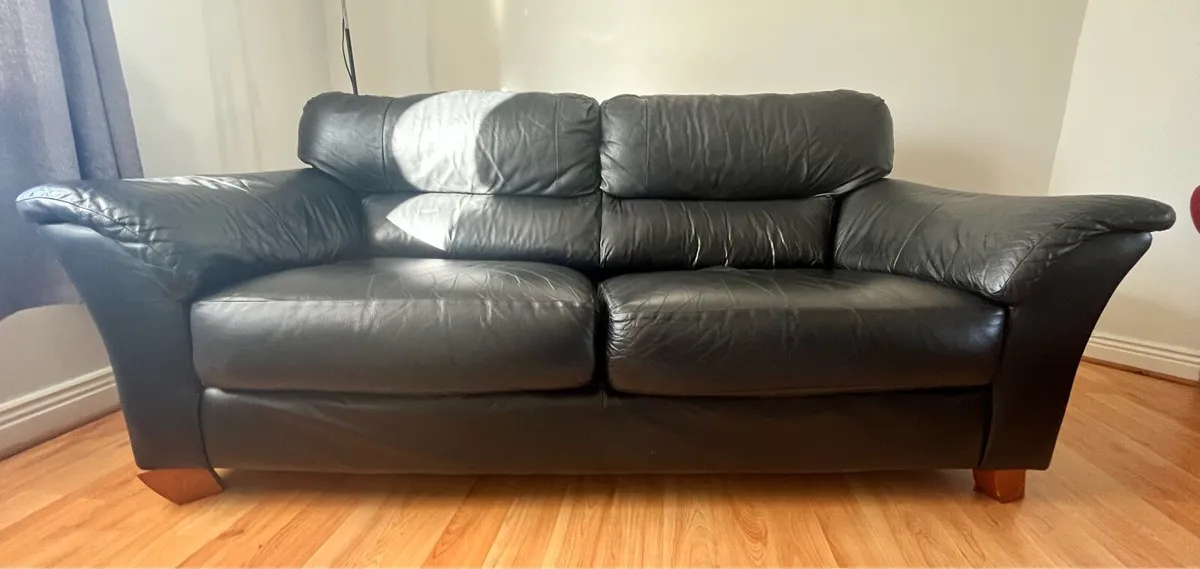 Black leather couch - Image 1
