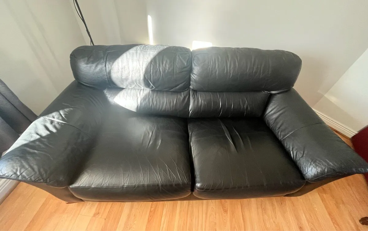 Black leather couch - Image 2