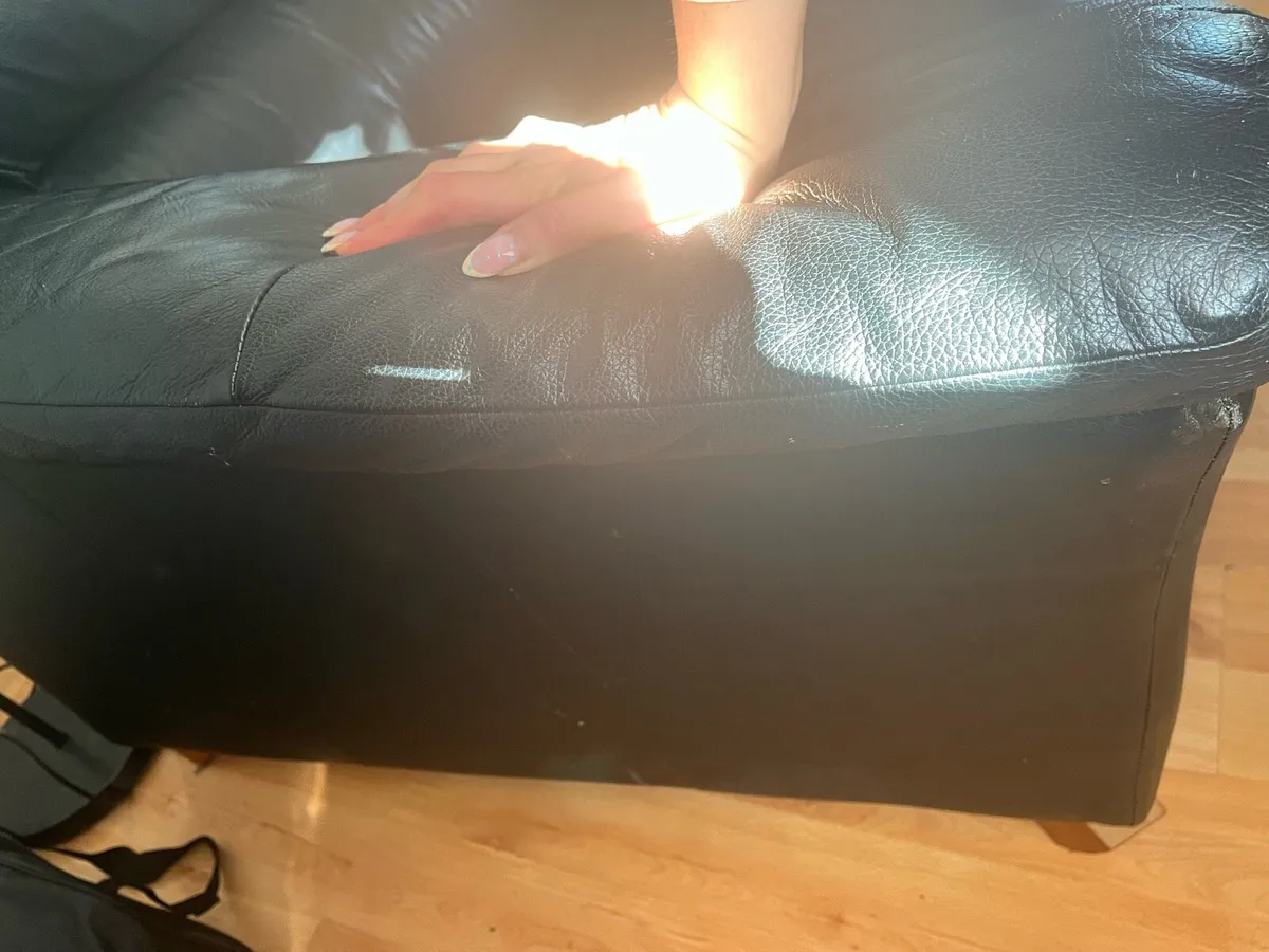 Black leather couch - Image 4